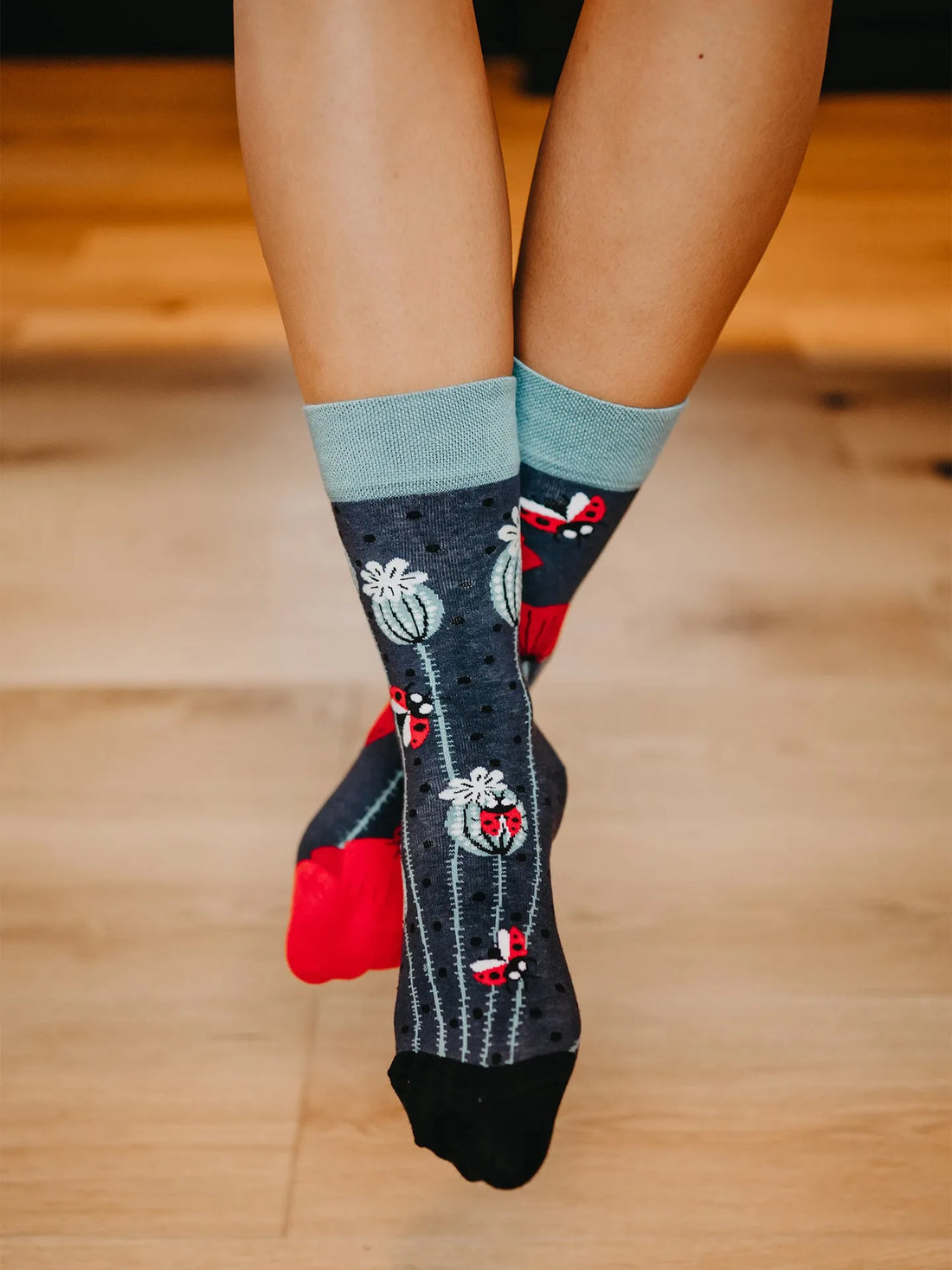 Chaussettes à motifs: Coccinelles et fleurs