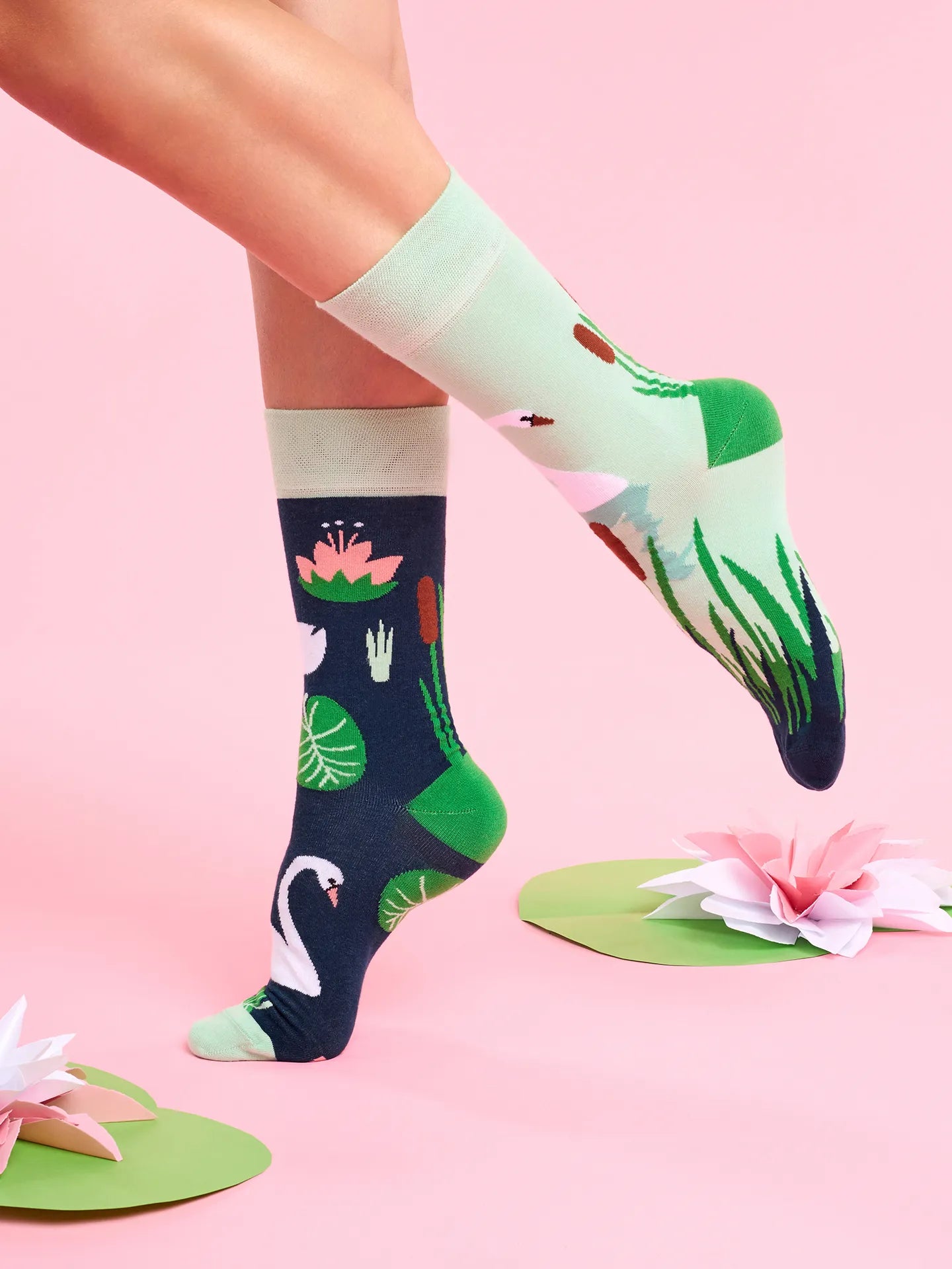 Chaussettes à motifs: Cygne et nénuphar