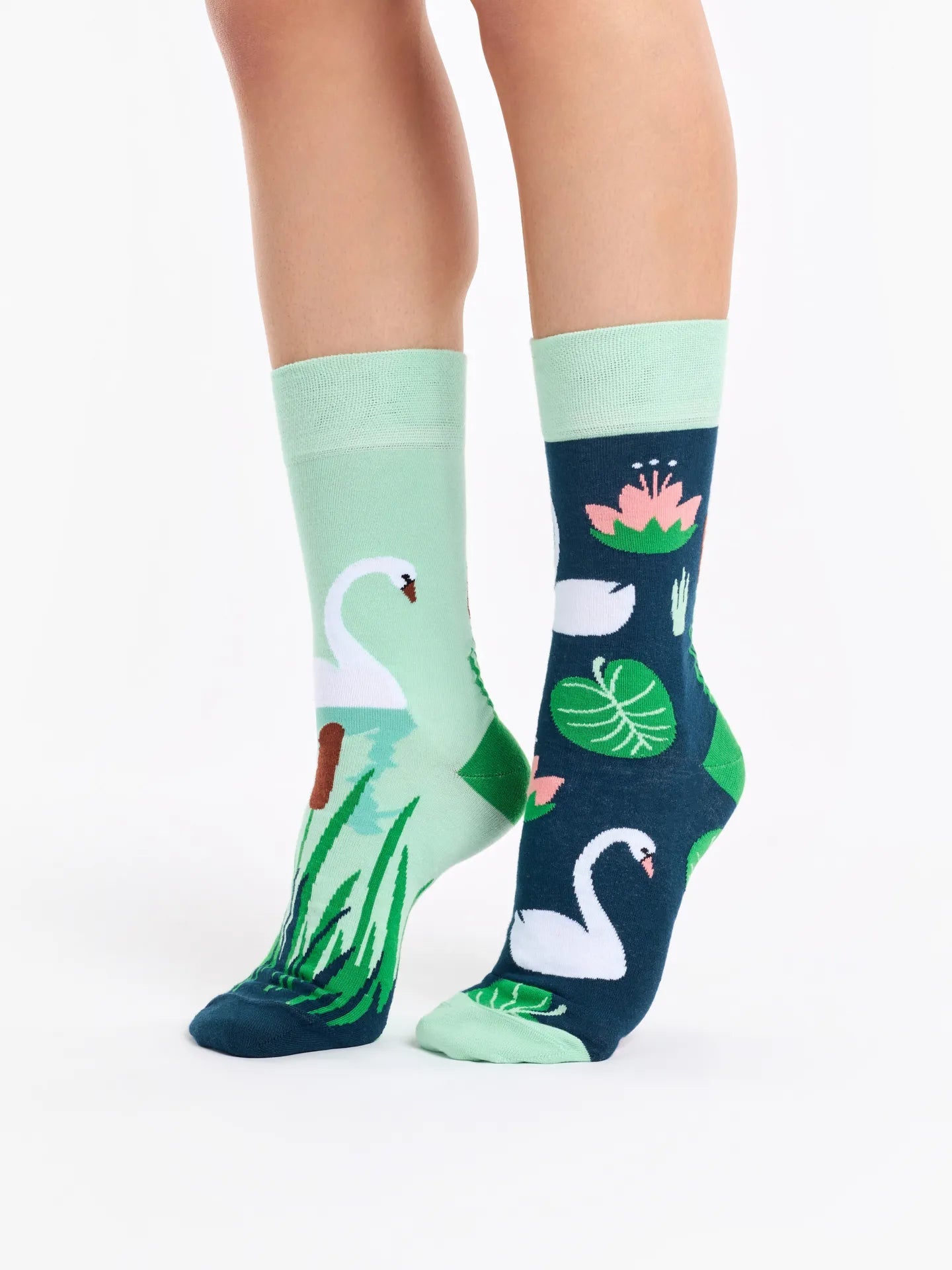 Chaussettes à motifs: Cygne et nénuphar