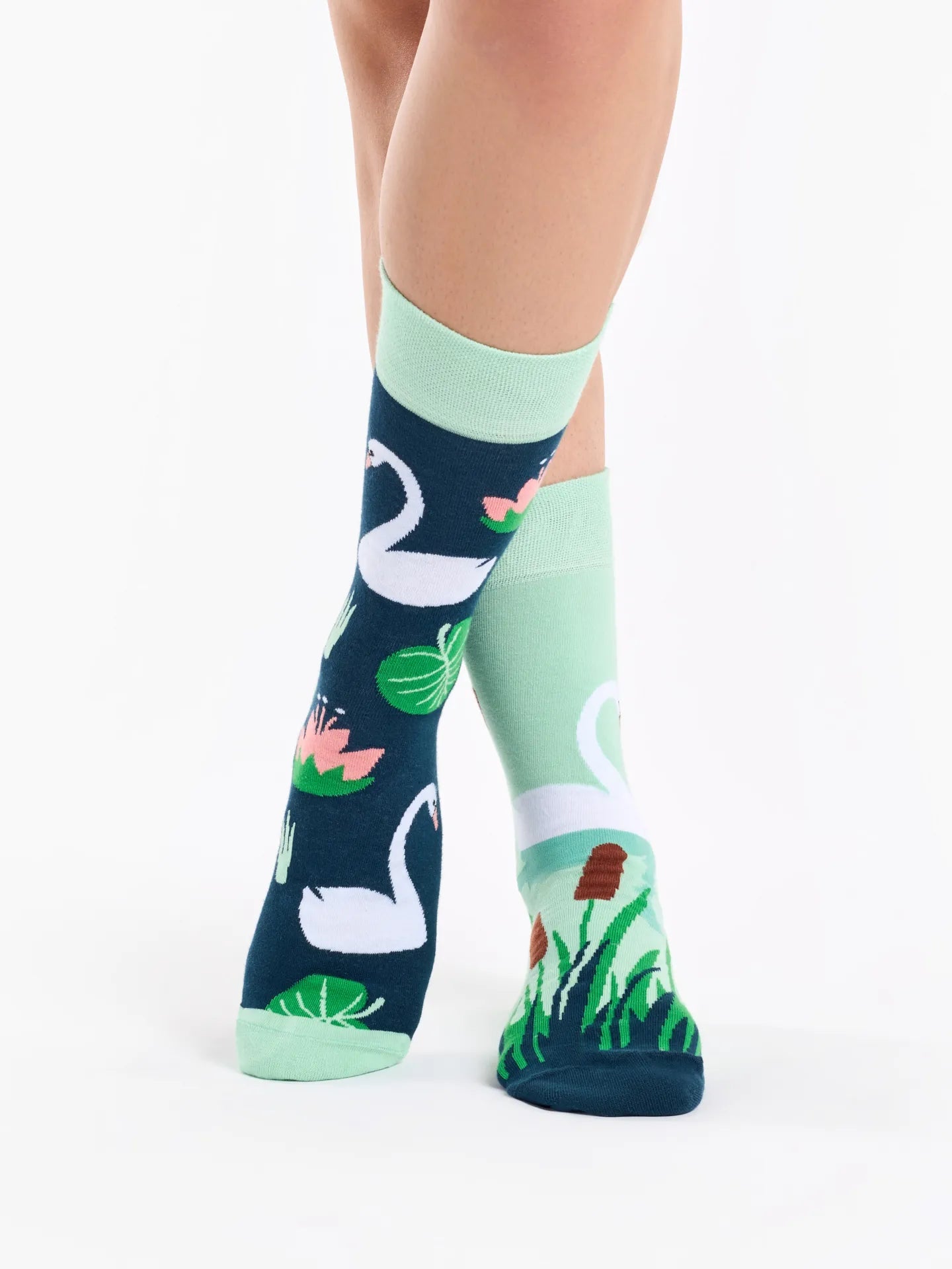 Chaussettes à motifs: Cygne et nénuphar