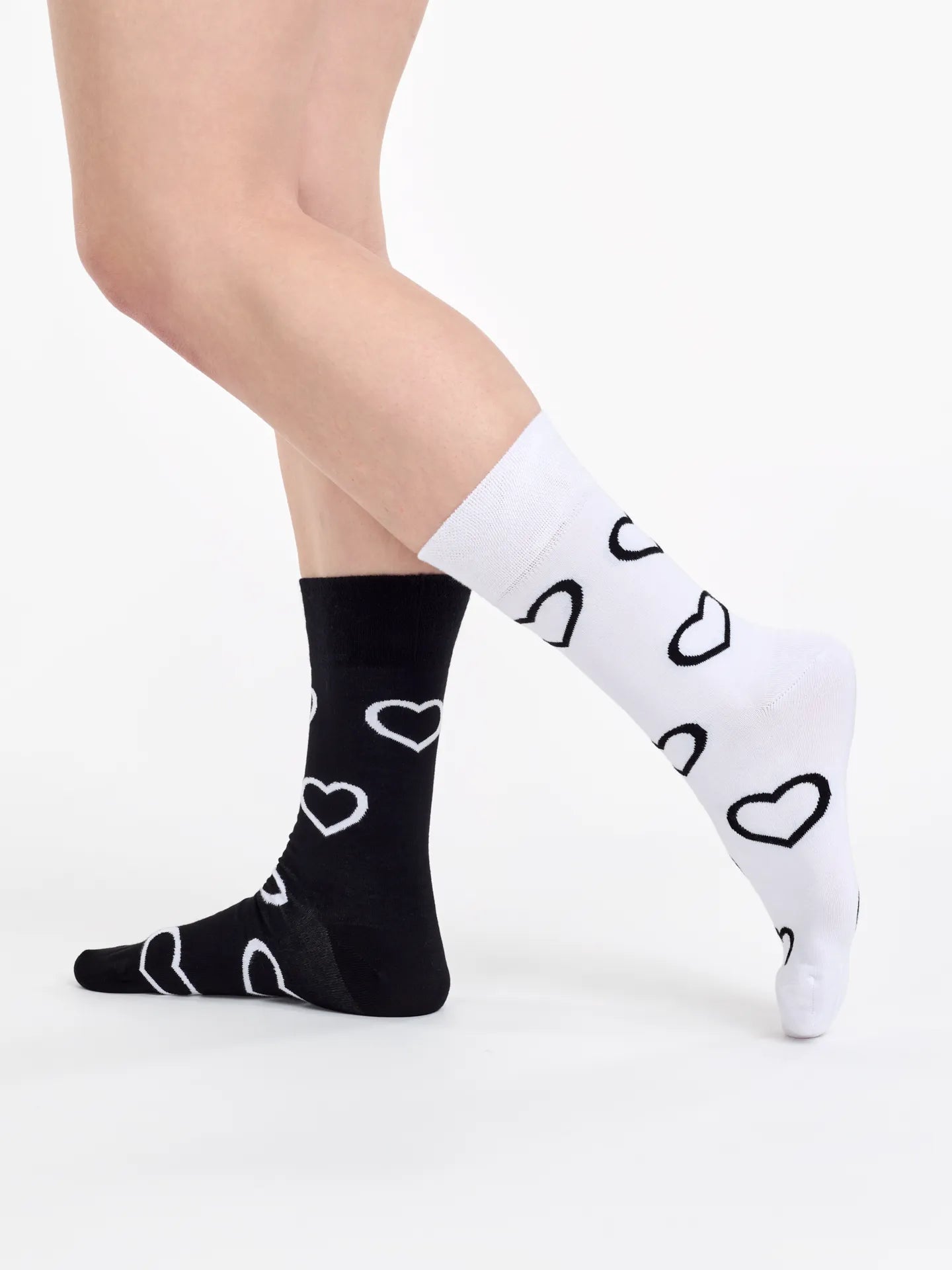 Chaussettes bambou: Coeurs noir et blanc