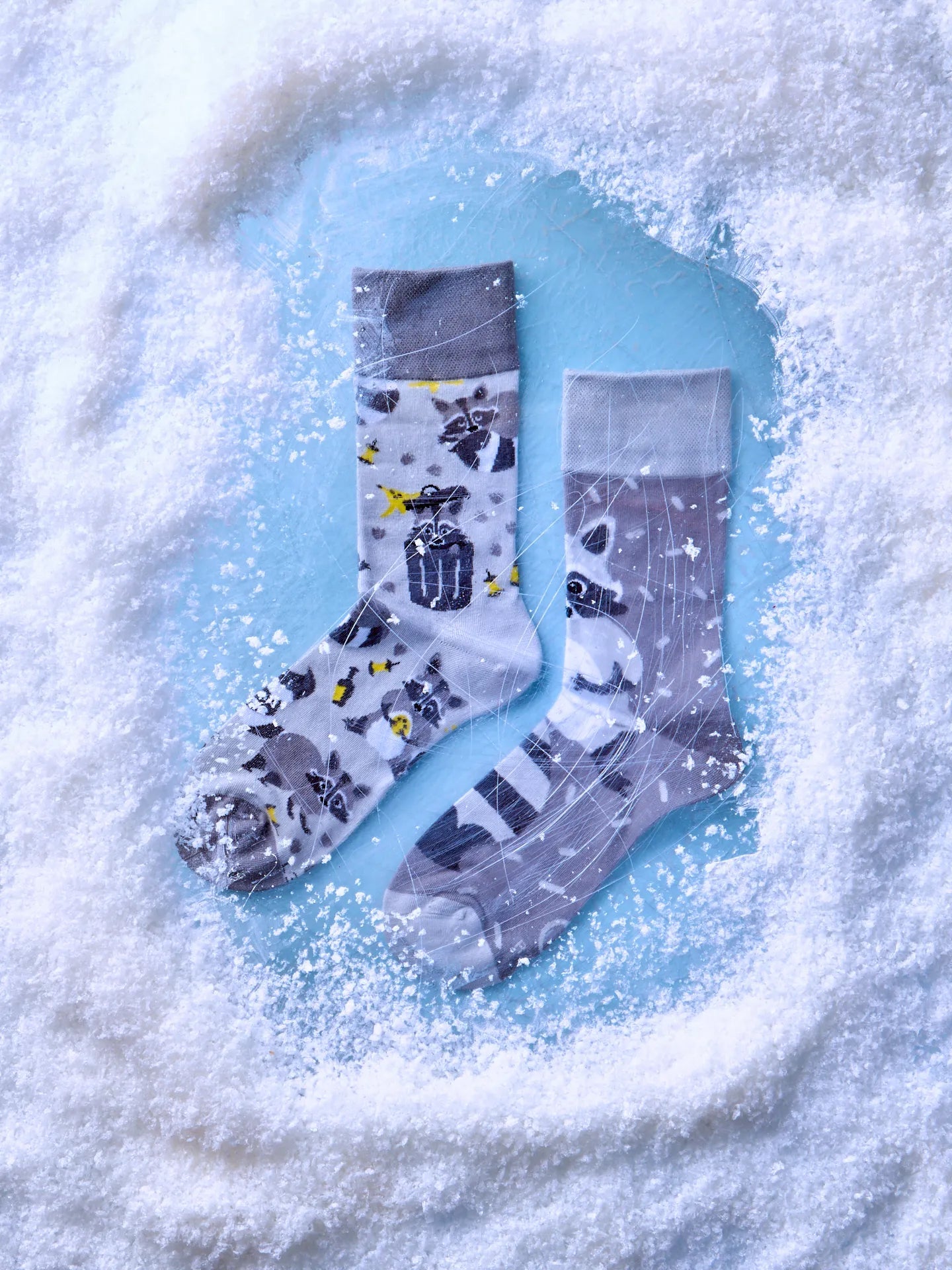 Chaussettes à motifs: Le raton laveur farceur