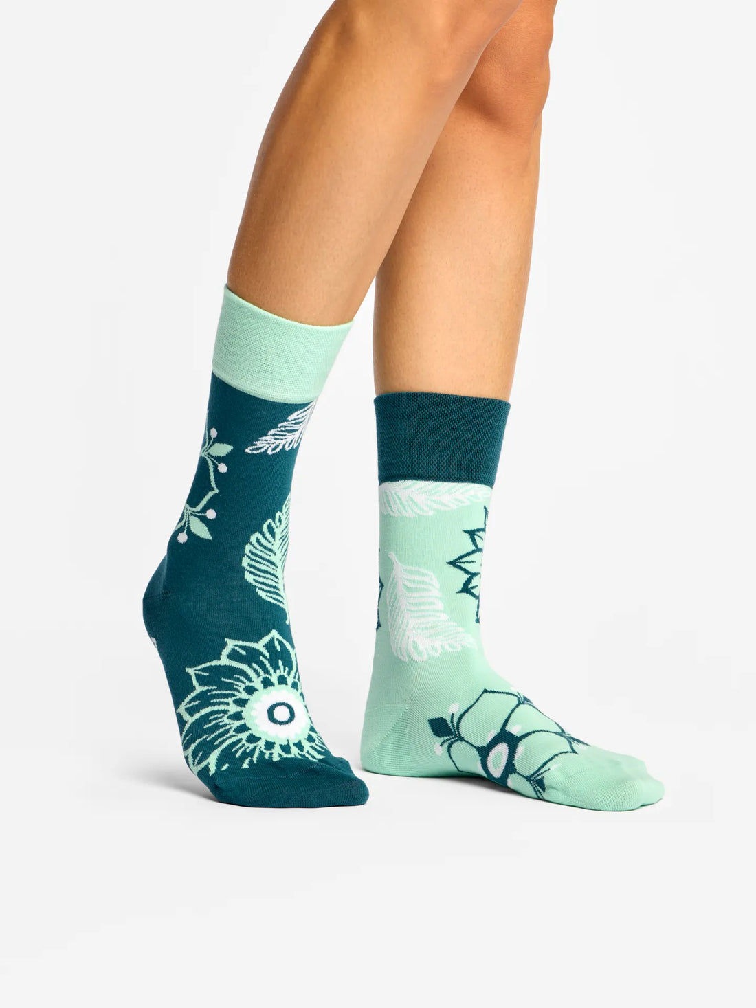 Chaussettes à motifs: Mandala et feuilles