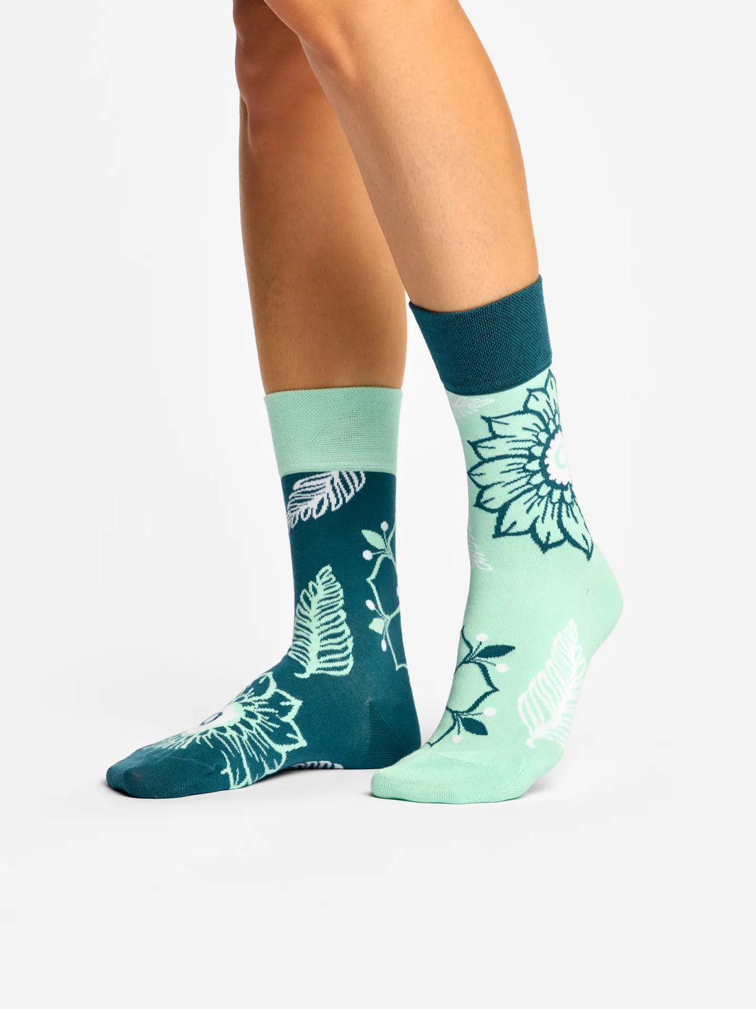 Chaussettes à motifs: Mandala et feuilles