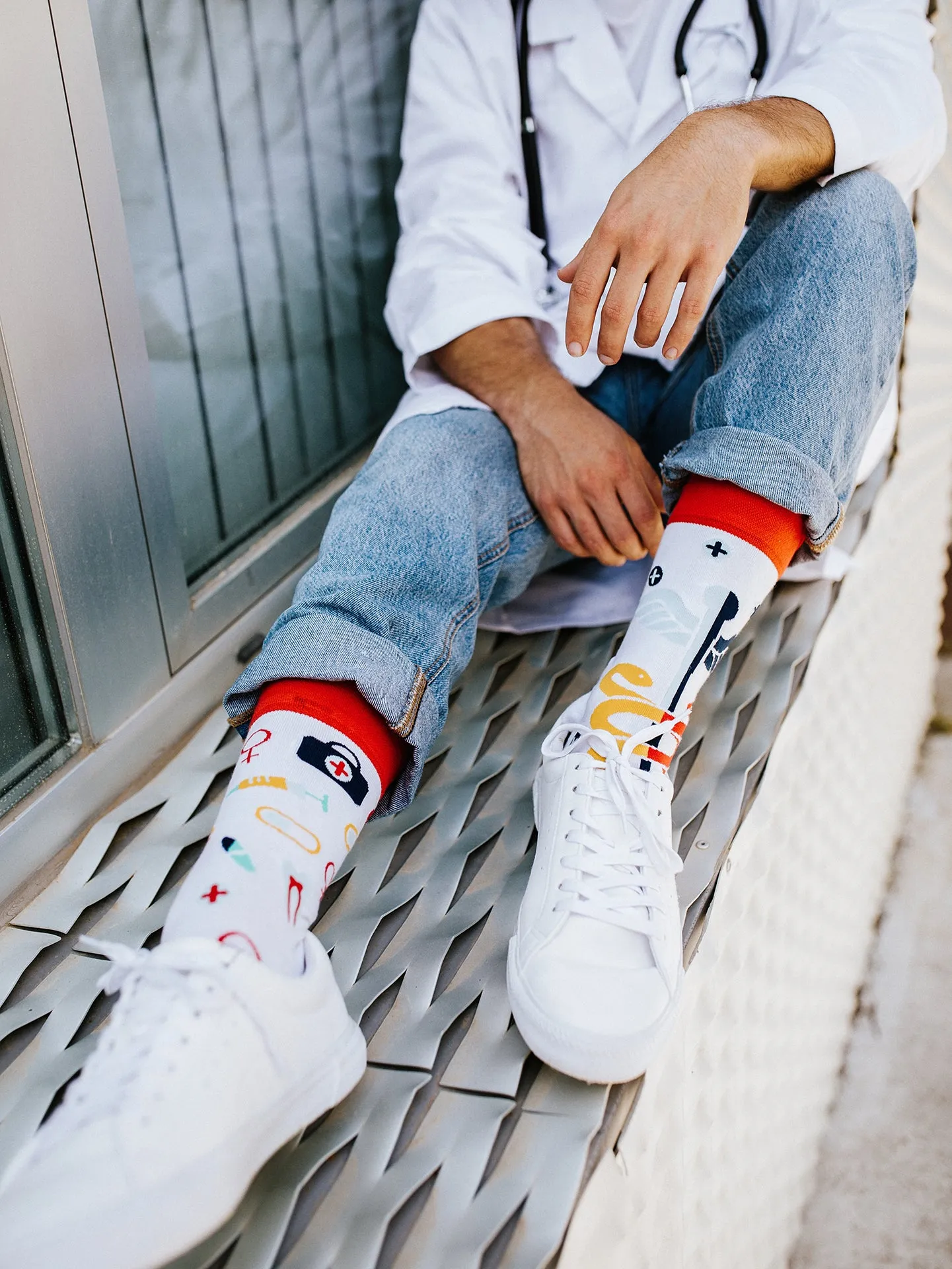 Chaussettes à motifs: Le médecin